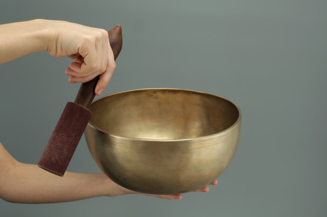 découvrez les matériaux auto-réparateurs, une innovation révolutionnaire qui transforme la manière dont nous concevons et utilisons les matériaux. apprenez comment ces substances intelligentes peuvent se réparer après des dommages, prolonger la durée de vie des produits et favoriser la durabilité dans divers secteurs. plongez dans le futur de la technologie avec les matériaux qui se guérissent eux-mêmes.